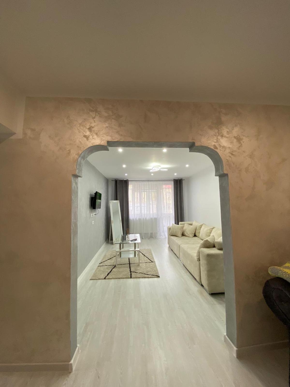 Sorinaapartament Targu Neamt ภายนอก รูปภาพ