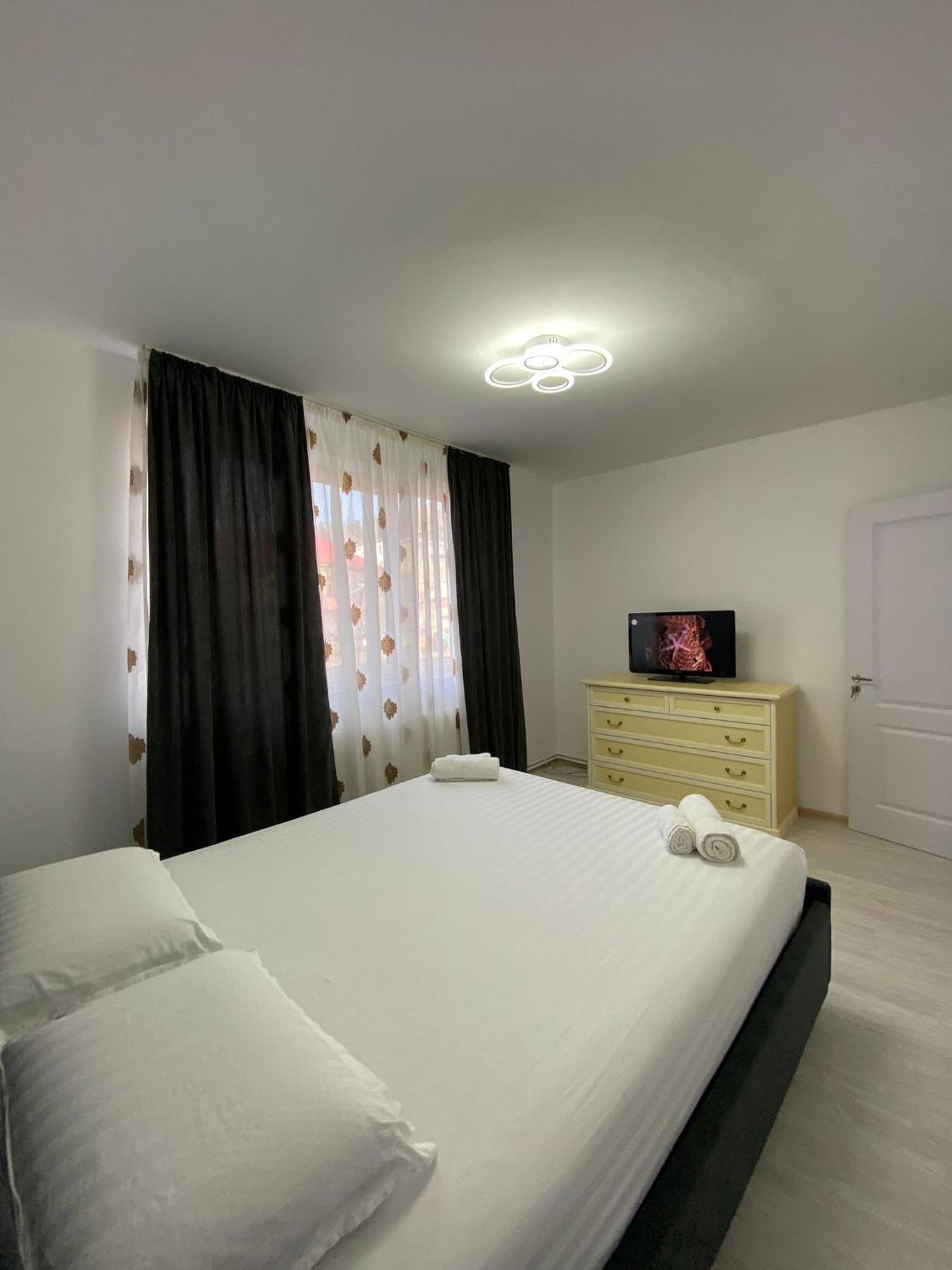 Sorinaapartament Targu Neamt ภายนอก รูปภาพ